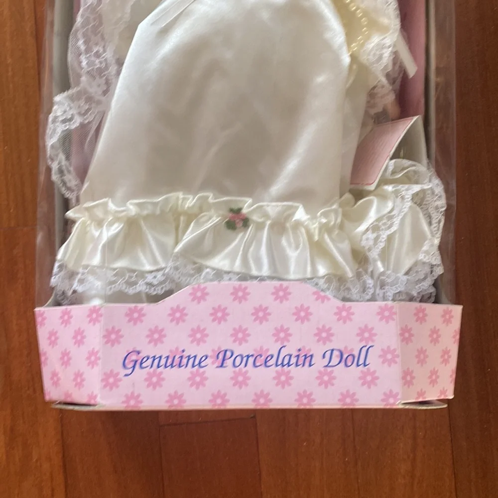 Collectible Memories Exclusive Porcelain Bride Doll - 16” EUC wOriginal Box